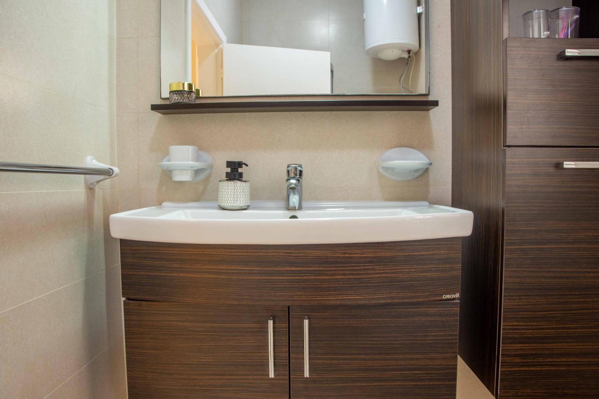Spacious, Modern 3 Bedroom Apartment - Сент-Полс-Бей Экстерьер фото